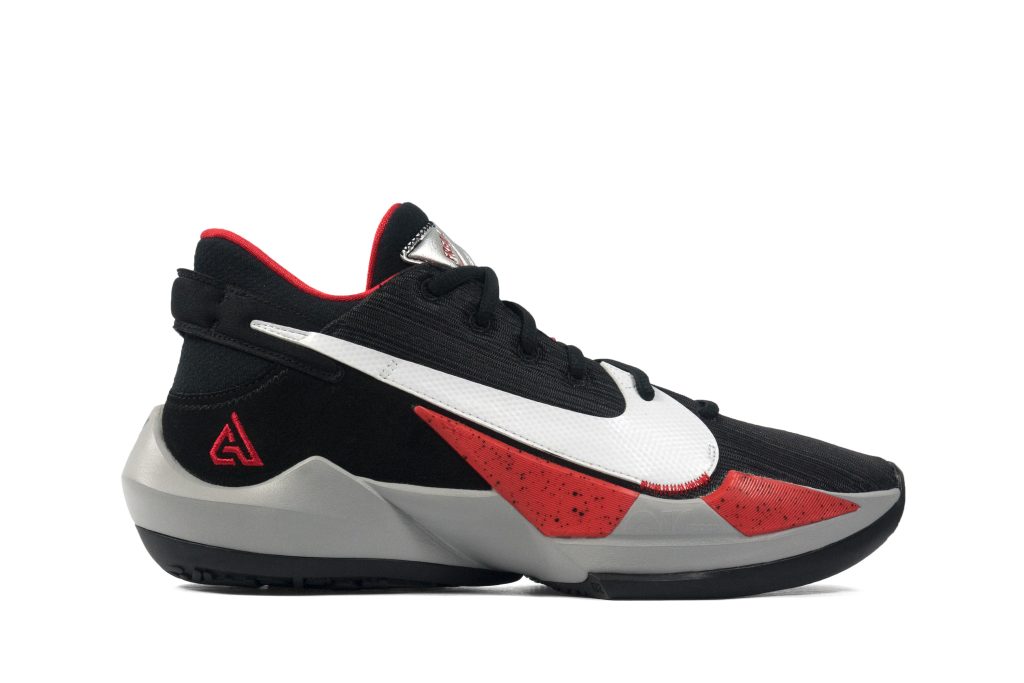 Giày bóng rổ Freak